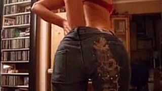 Hot wife giving blowjob - porn video